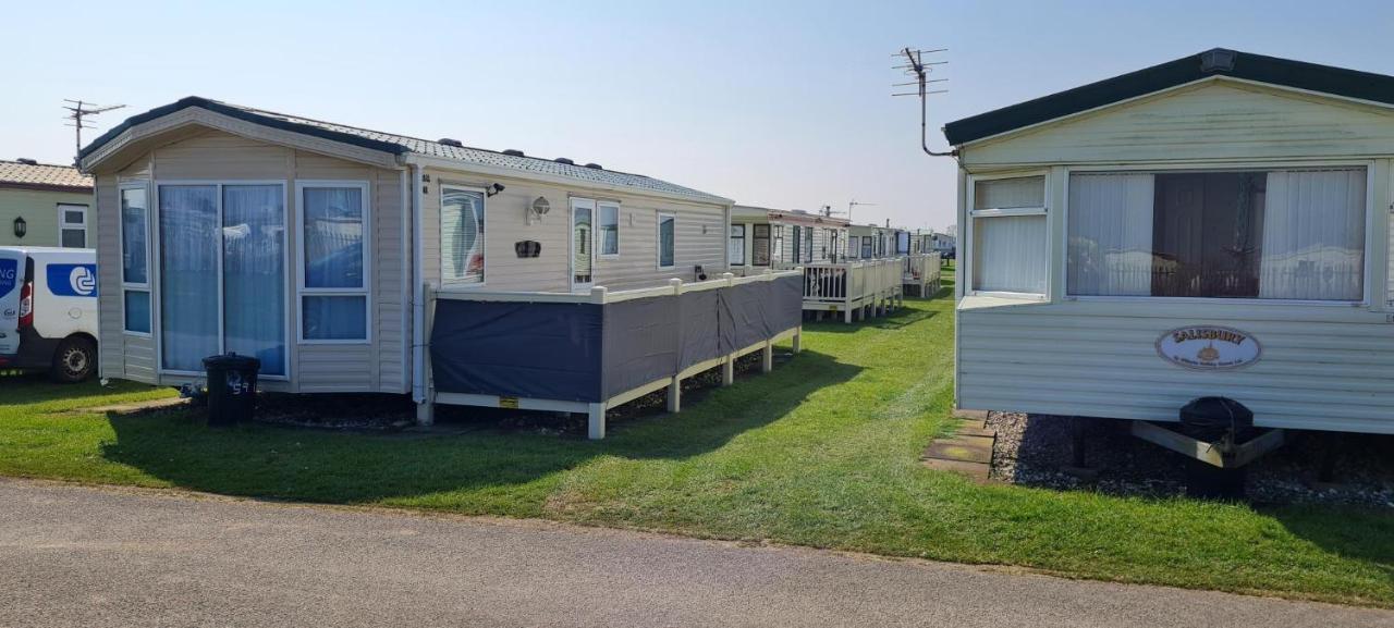Lovely Caravan With Decking At Coral Beach Park In Lincolnshire Ref 77001C Hotel Ingoldmells Luaran gambar