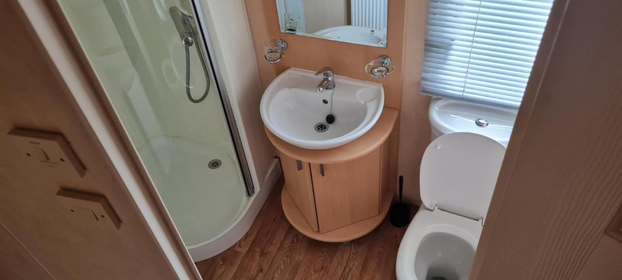Lovely Caravan With Decking At Coral Beach Park In Lincolnshire Ref 77001C Hotel Ingoldmells Luaran gambar