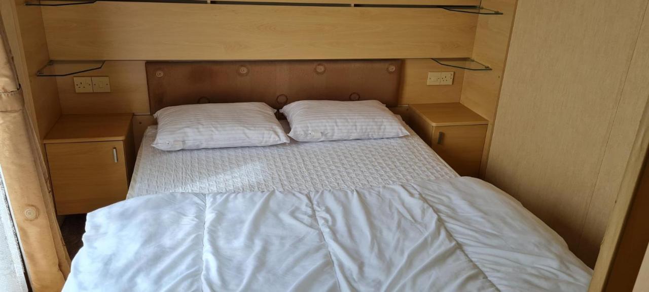 Lovely Caravan With Decking At Coral Beach Park In Lincolnshire Ref 77001C Hotel Ingoldmells Luaran gambar